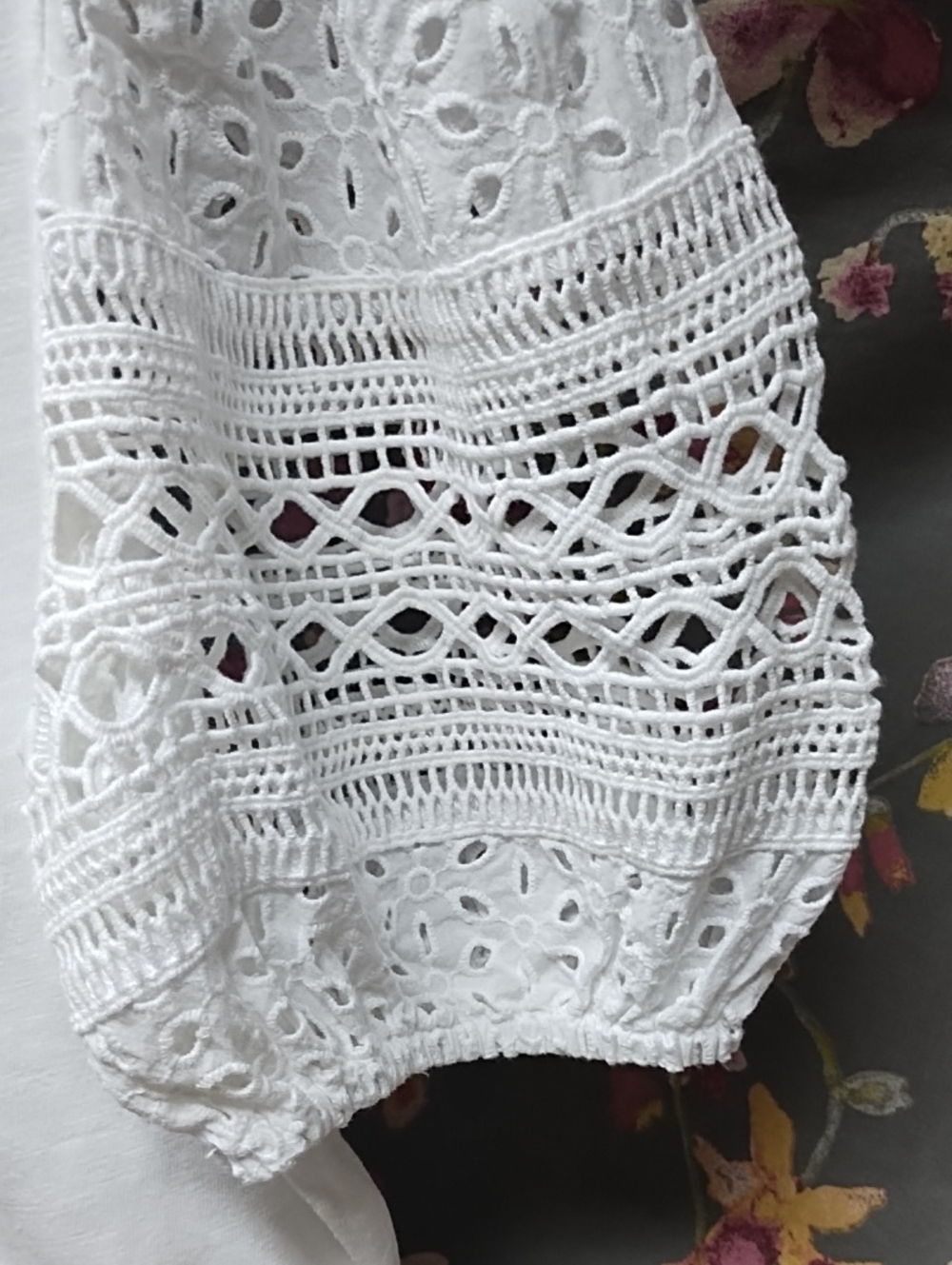 White Eyelet Puff Sleeve Women's Top NO TAG Fits Like A Medium - Picture 2 of 4